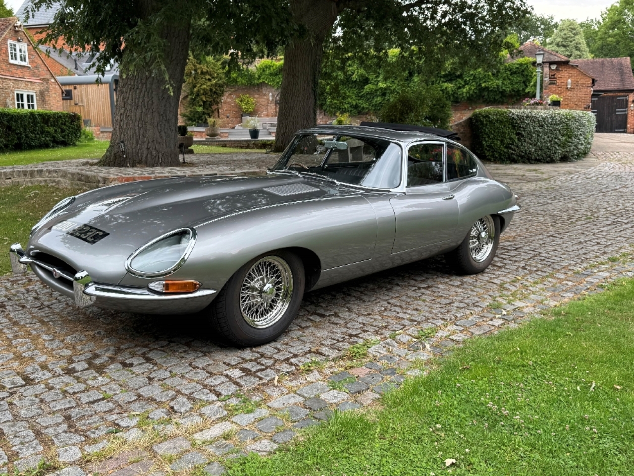 Jaguar E type series 1 4.2 Fixed head coupe