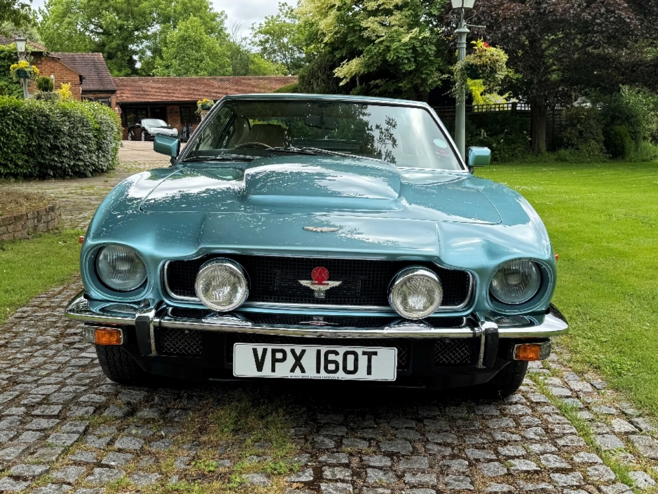 Aston Martin V8 Saloon Oscar India