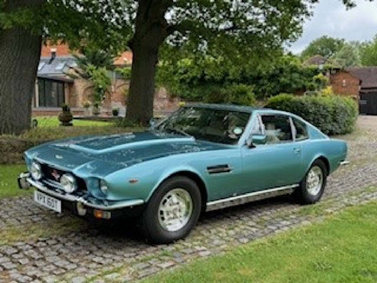 Aston Martin V8 Saloon Oscar India