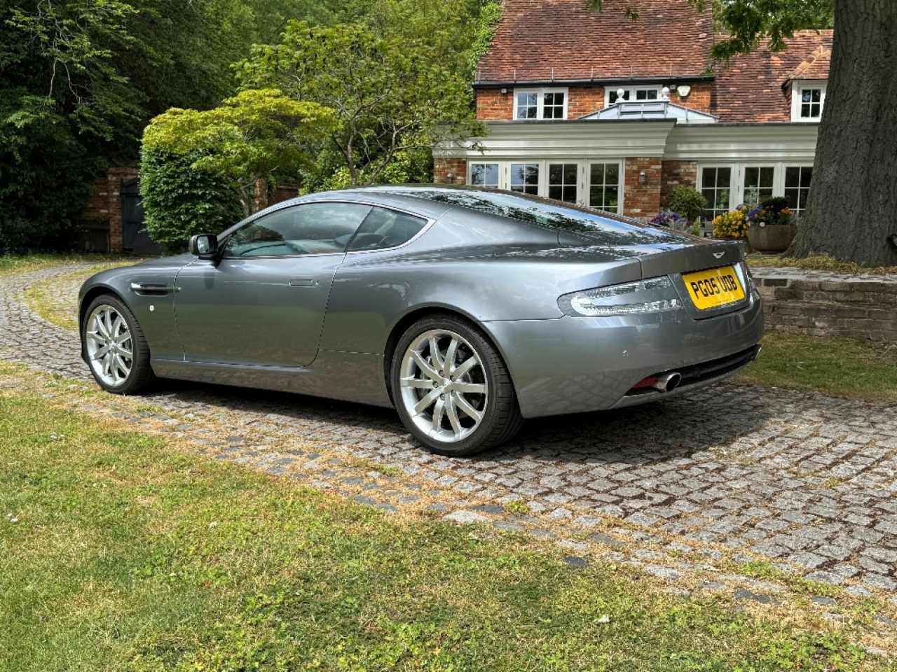 Aston Martin DB9 Coupe