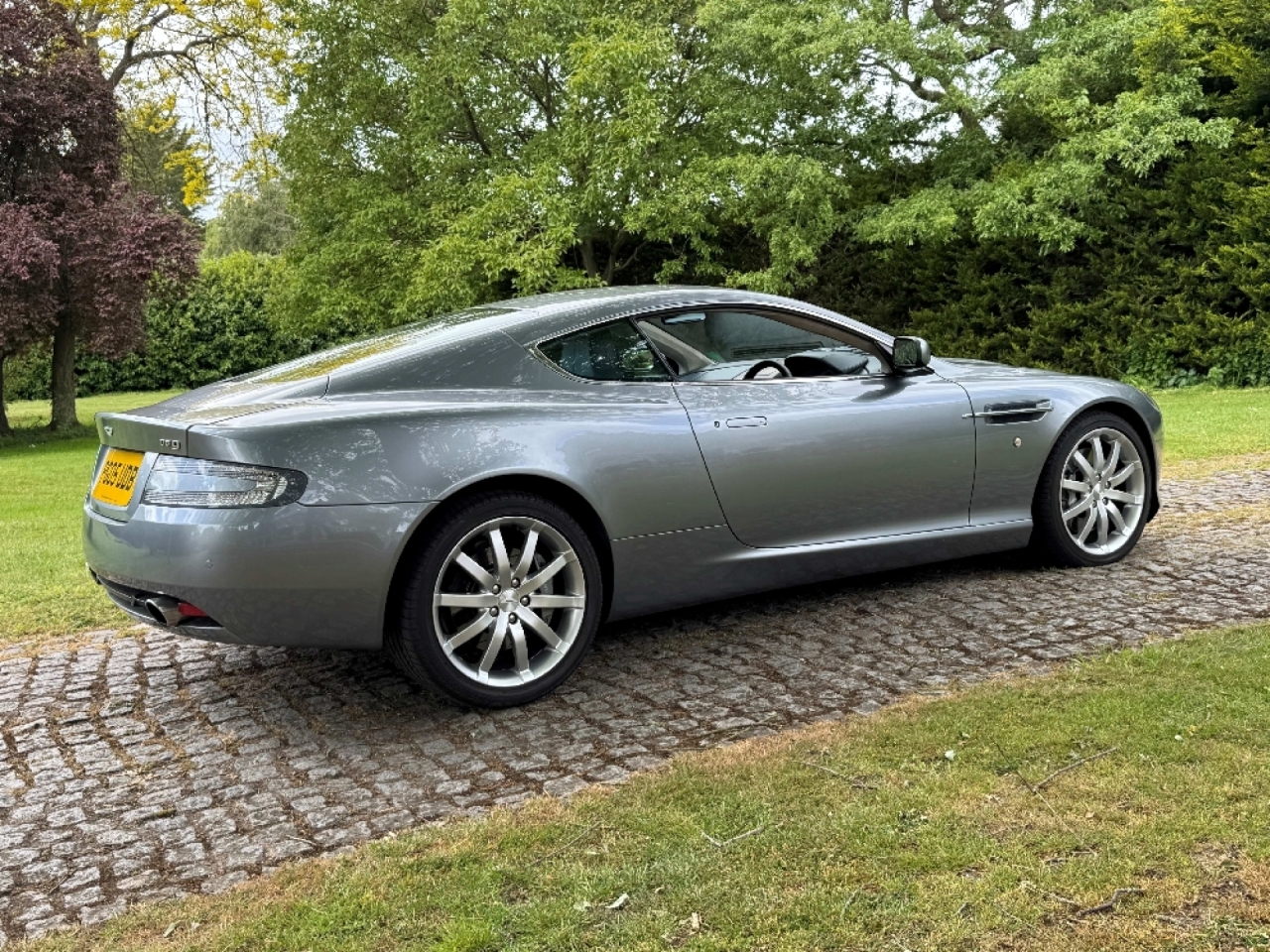 Aston Martin DB9 Coupe