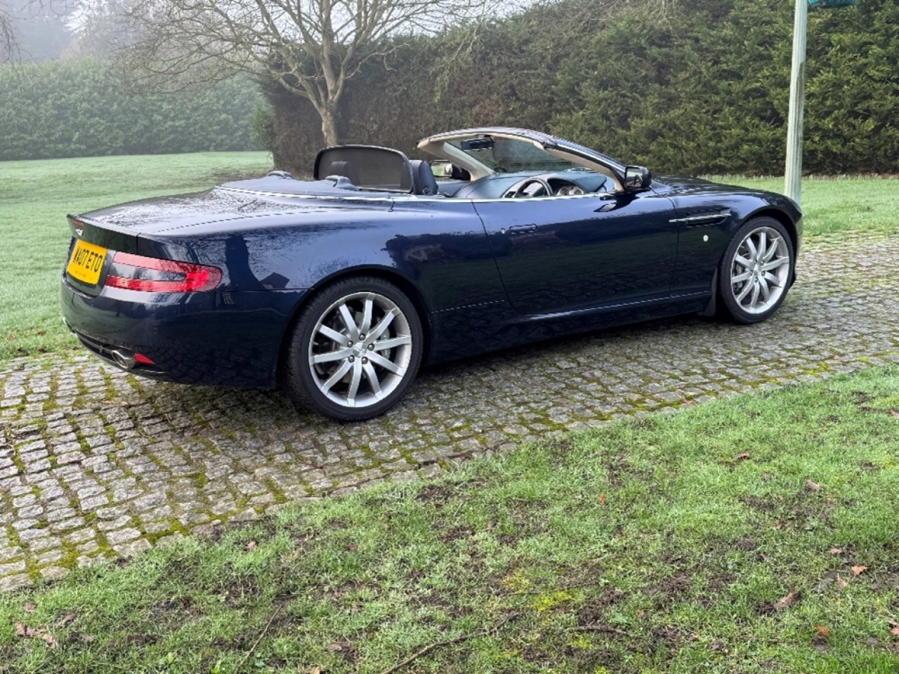 Aston Martin DB9 Volante