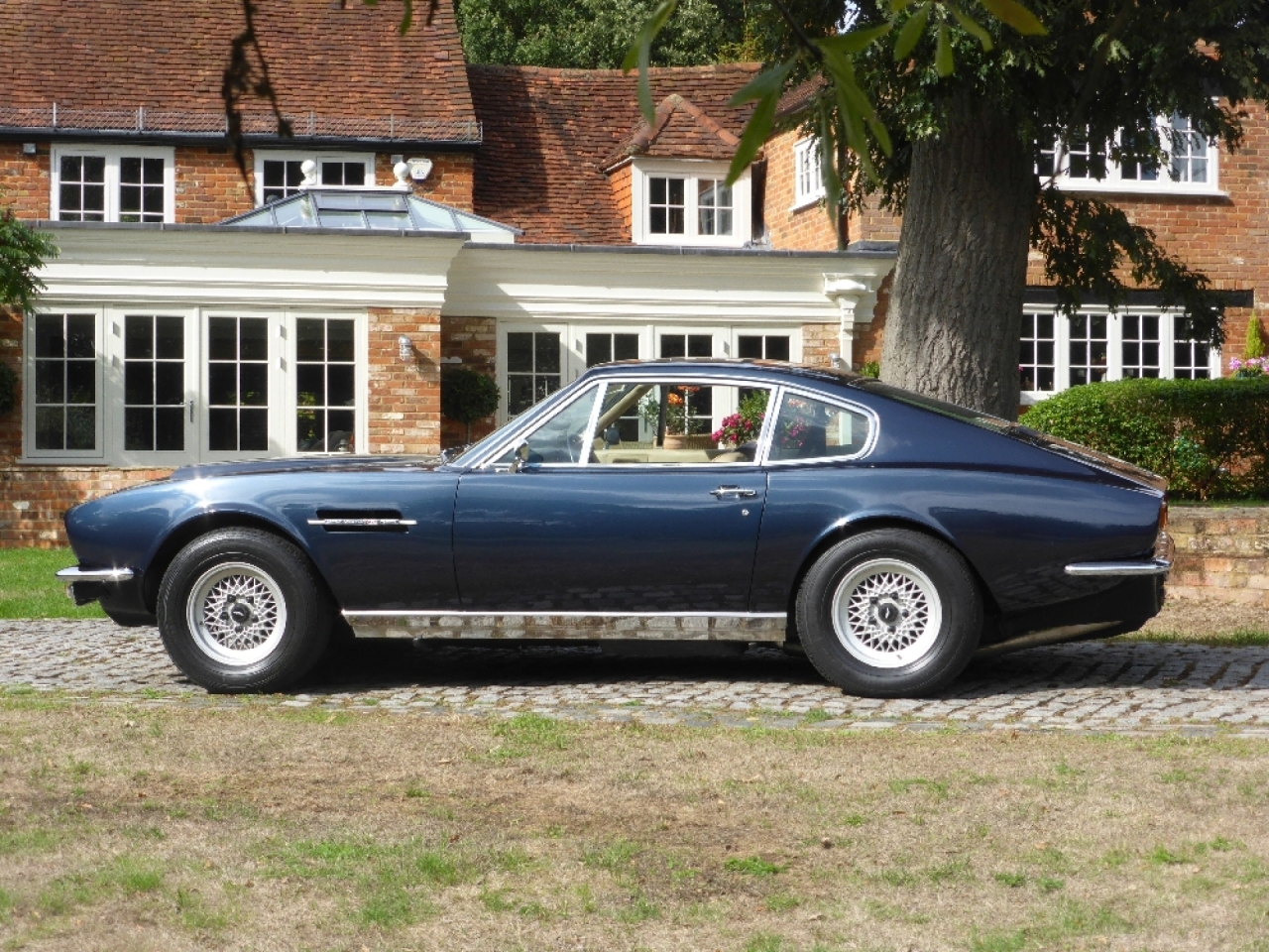 Aston Martin V8 Saloon Bosch FI