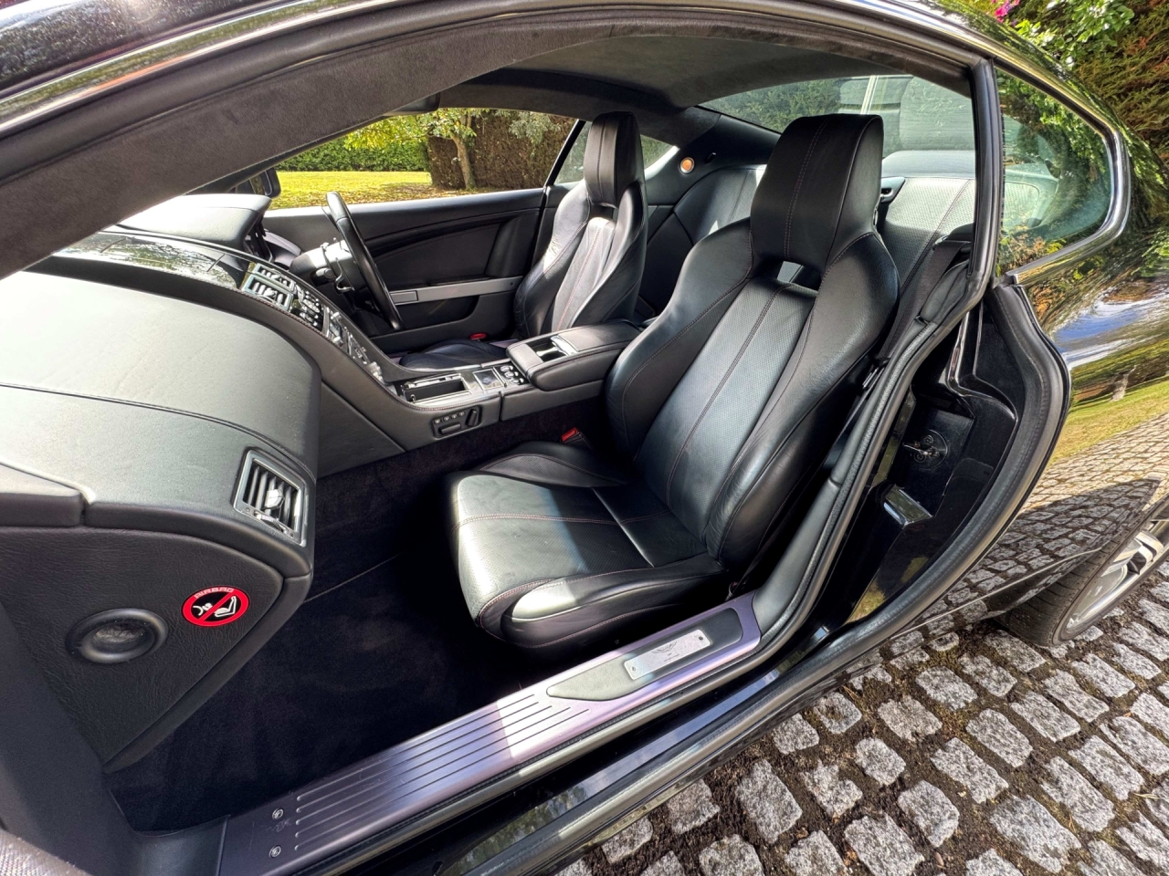 Aston Martin DB9 Sport Pack