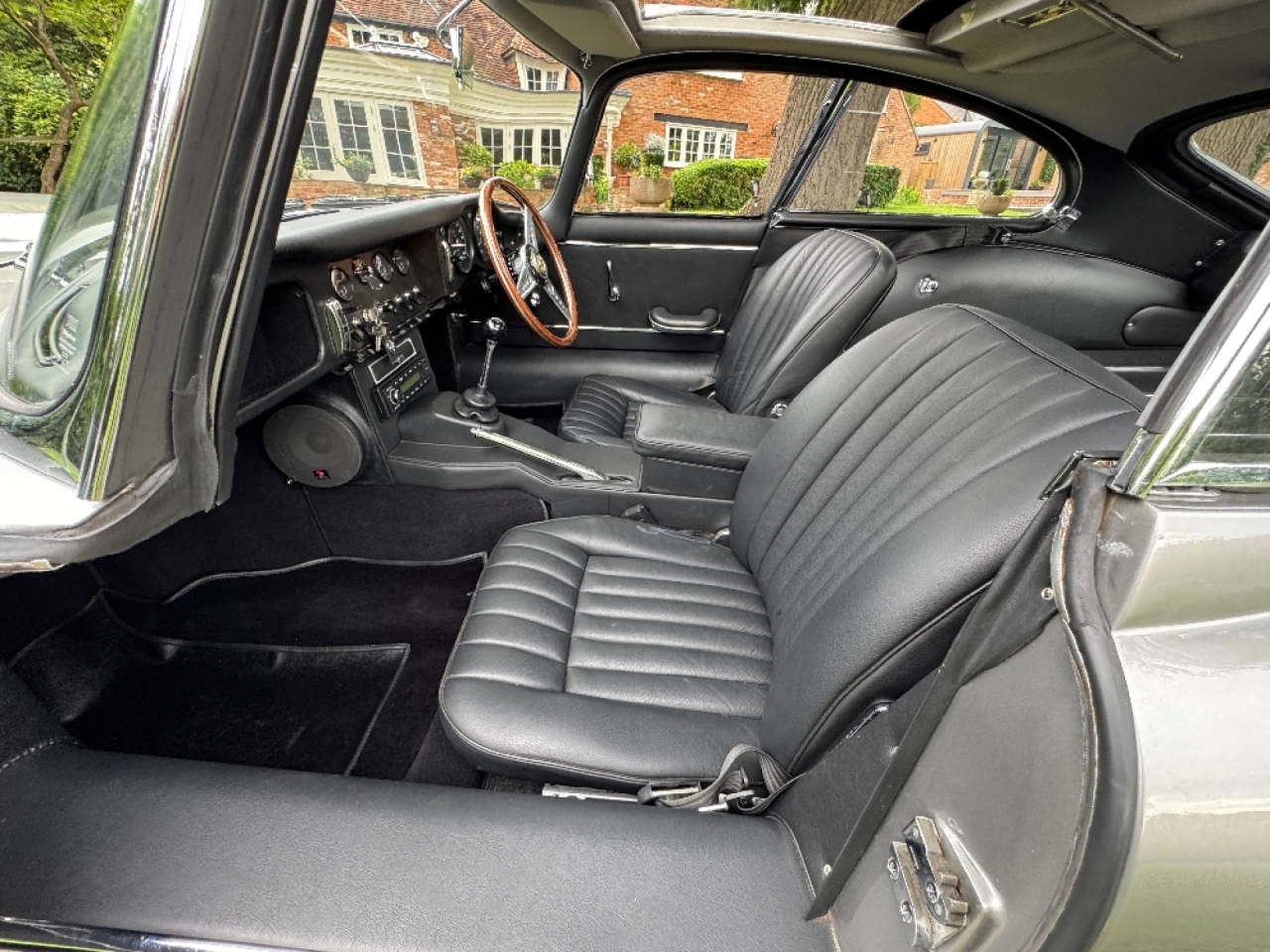 Jaguar E type series 1 4.2 Fixed head coupe