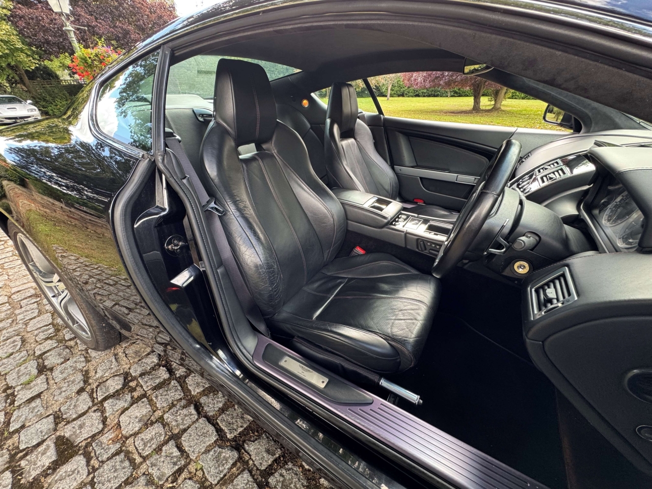 Aston Martin DB9 Sport Pack