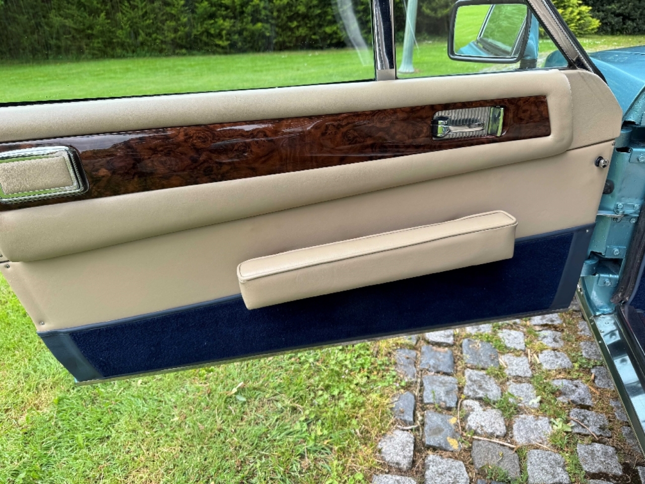 Aston Martin V8 Saloon Oscar India