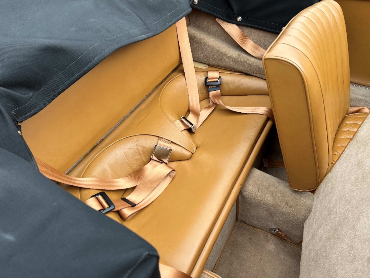 Aston Martin DB2/4 Drophead Coupe