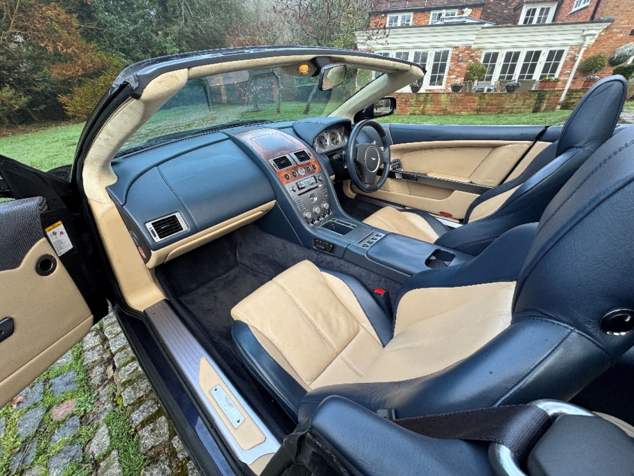 Aston Martin DB9 Volante