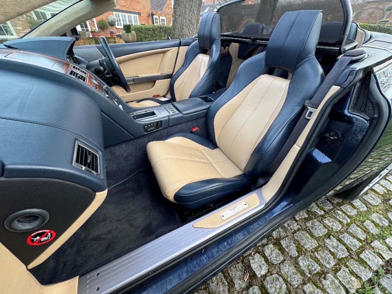 Aston Martin DB9 Volante