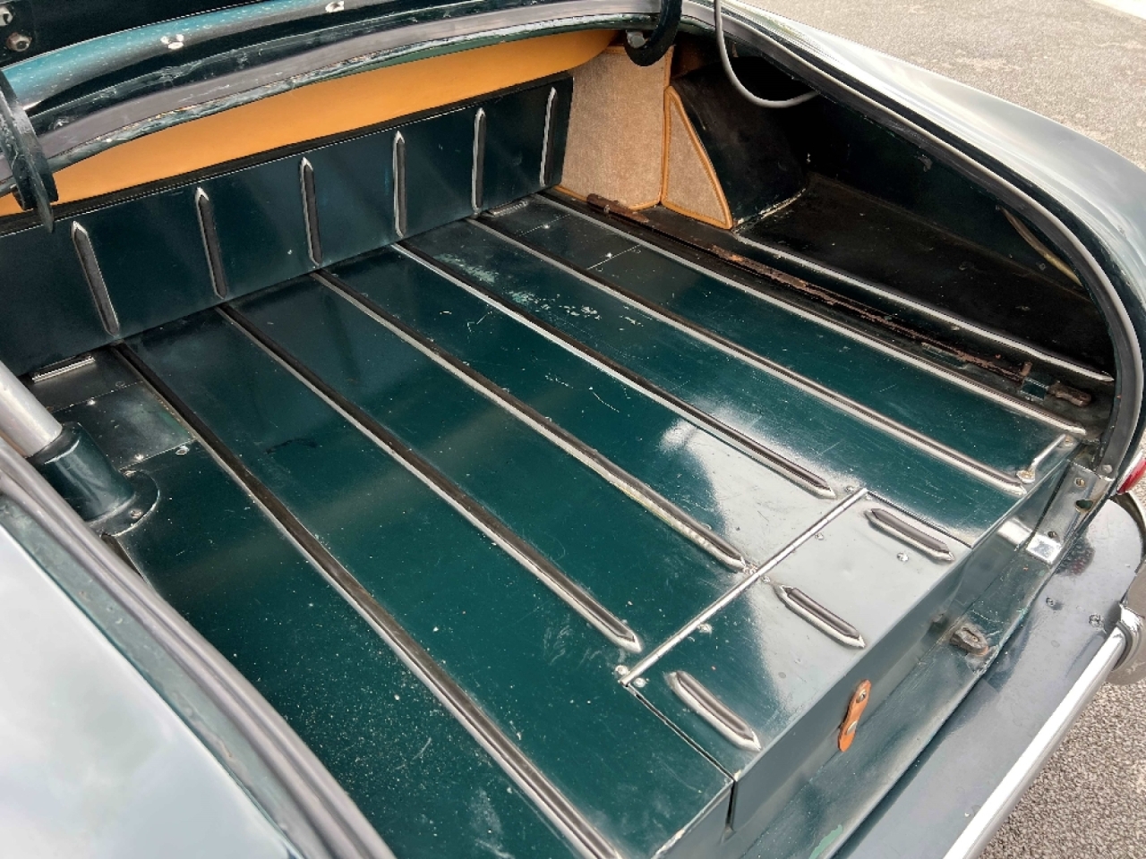 Aston Martin DB2/4 Drophead Coupe