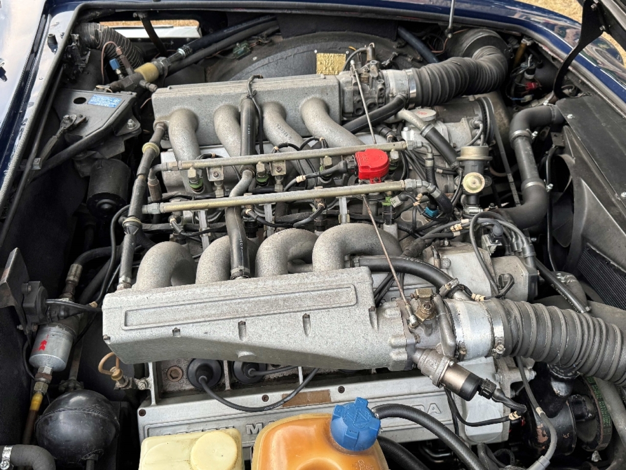 Aston Martin V8 Saloon weber efi