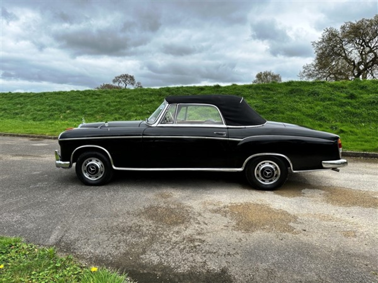 1957 Mercedes-Benz 220S