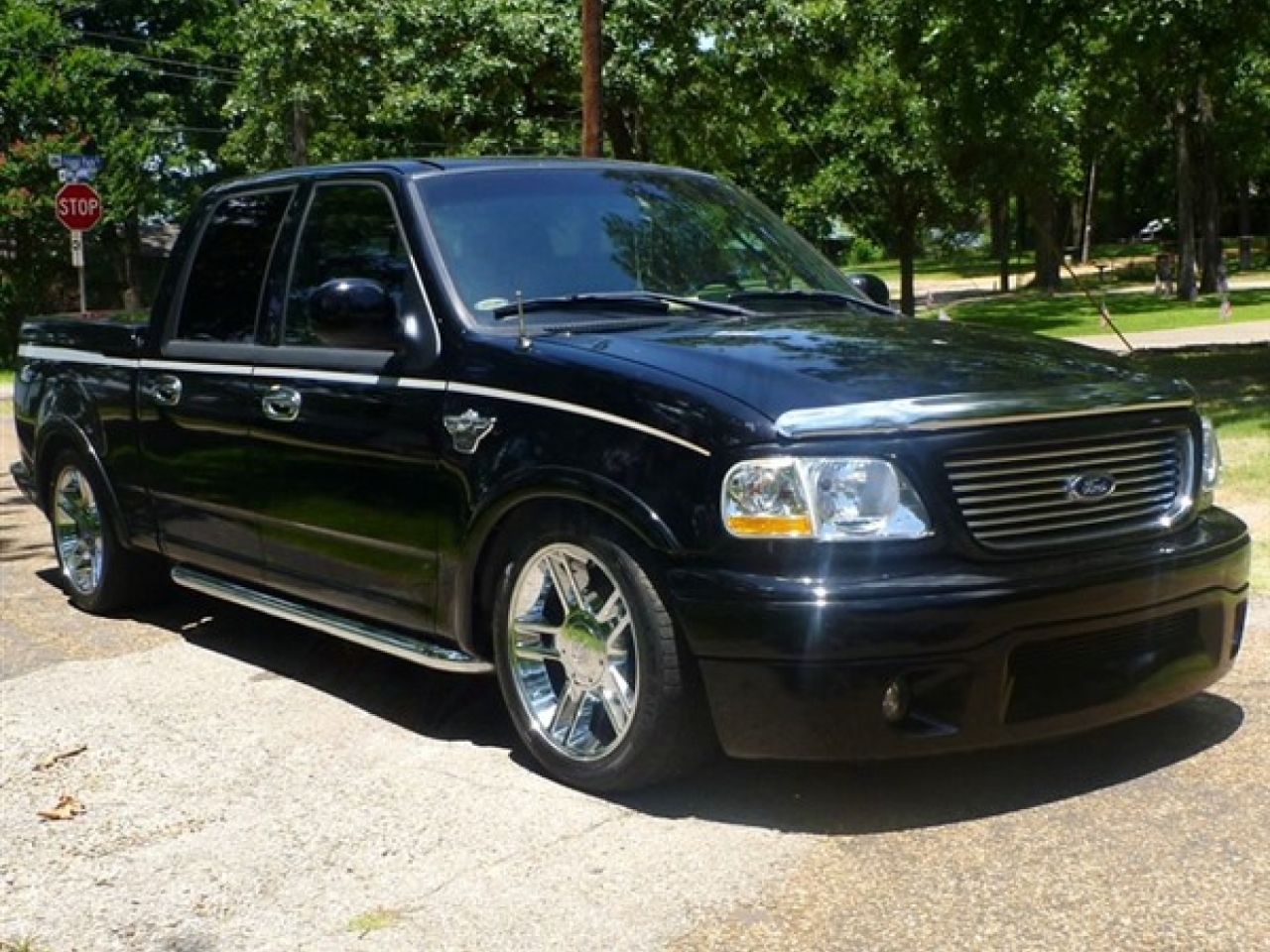 2003 Ford F150 (Harley Davidson Edition)