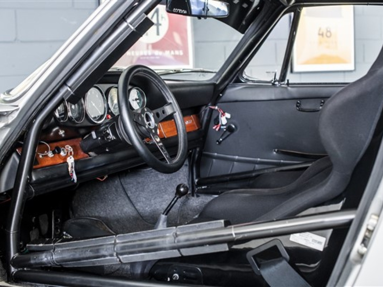 1965 Porsche 911 2L FIA Specs