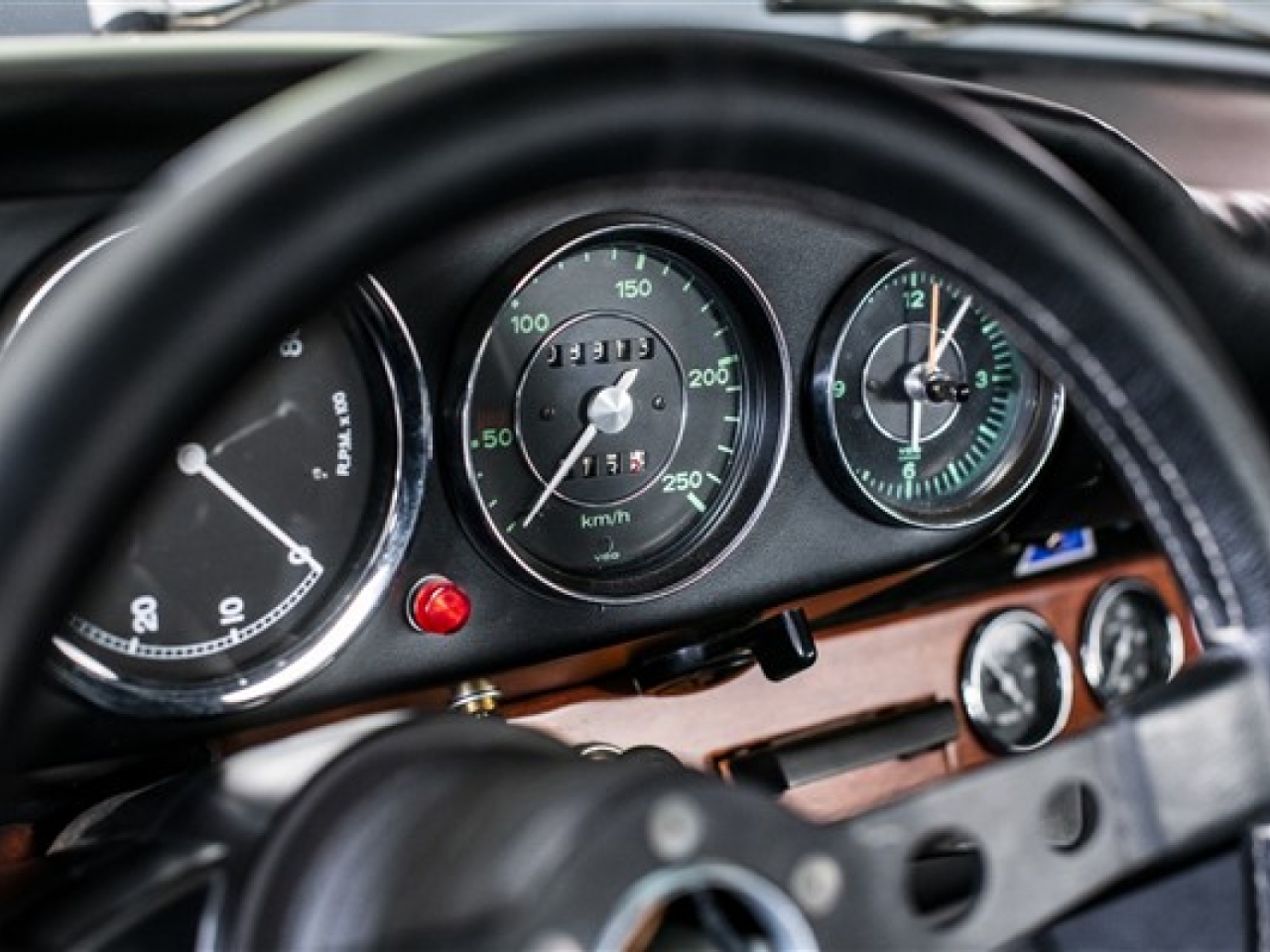 1965 Porsche 911 2L FIA Specs