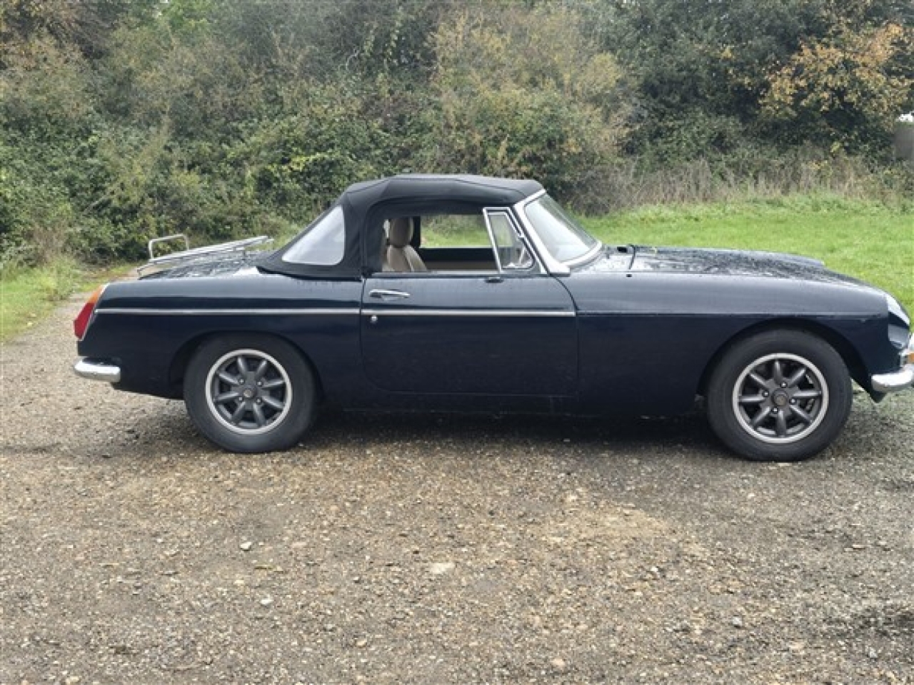 1970 MG B Roadster (Midnight Blue)