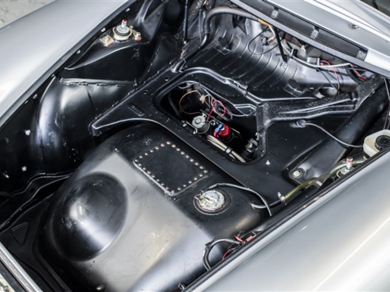 1965 Porsche 911 2L FIA Specs