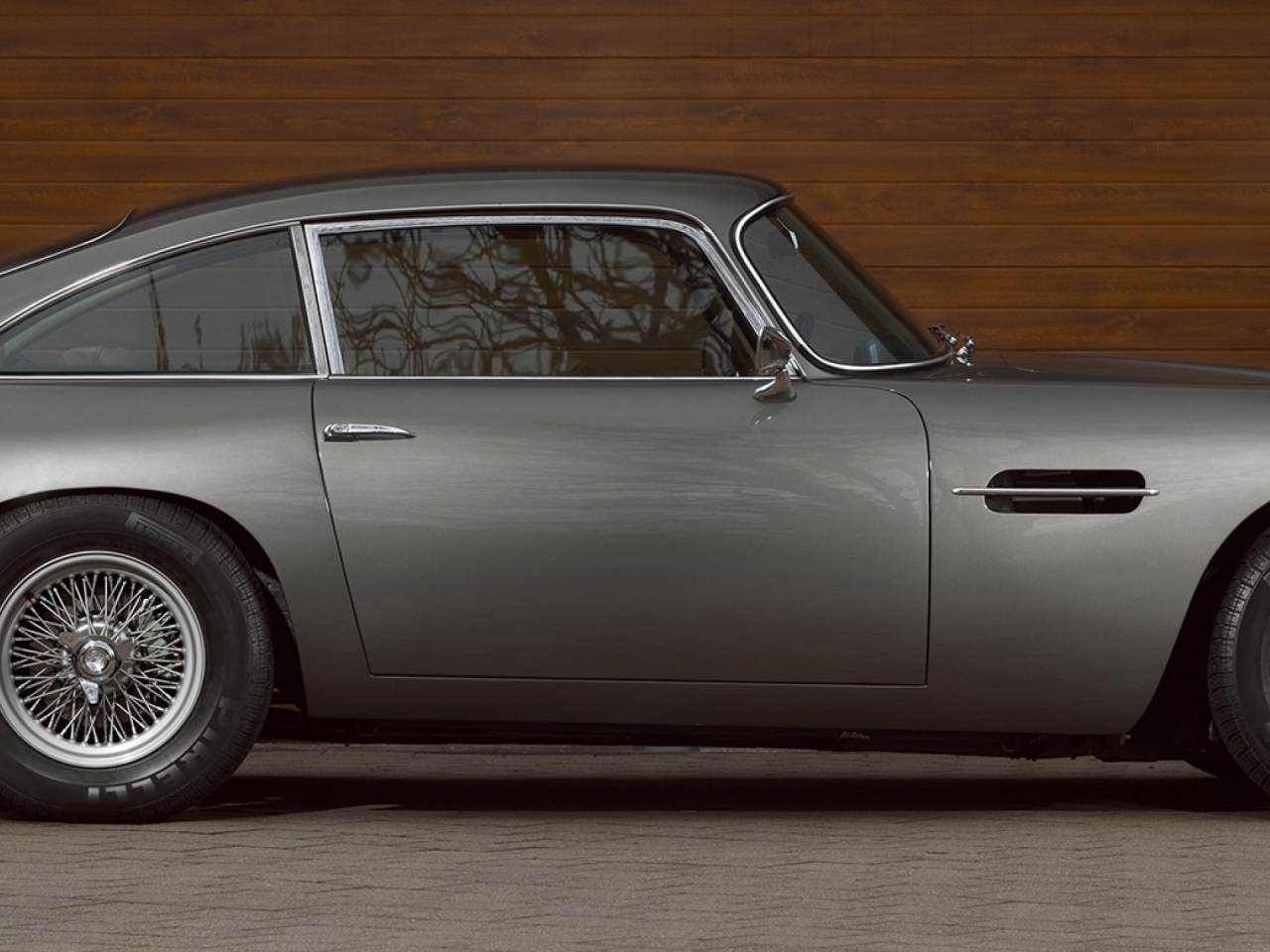 Aston Martin DB4