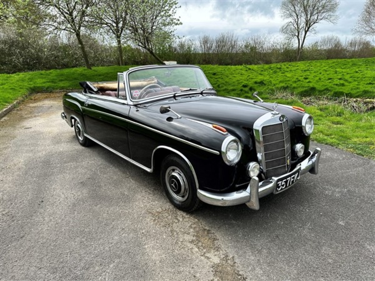 1957 Mercedes-Benz 220S