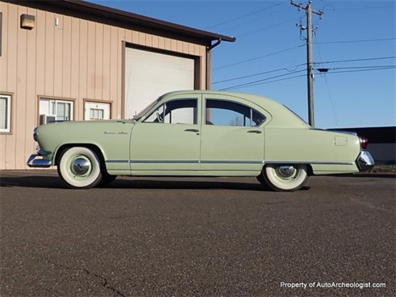 1953 Kaiser Traveler