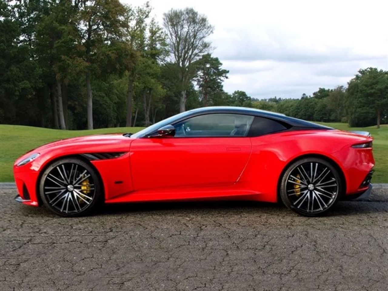 2024(24) Aston Martin DBS