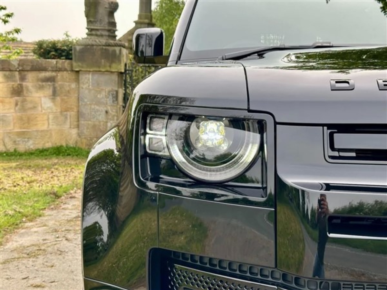 2025 Land Rover Defender 90