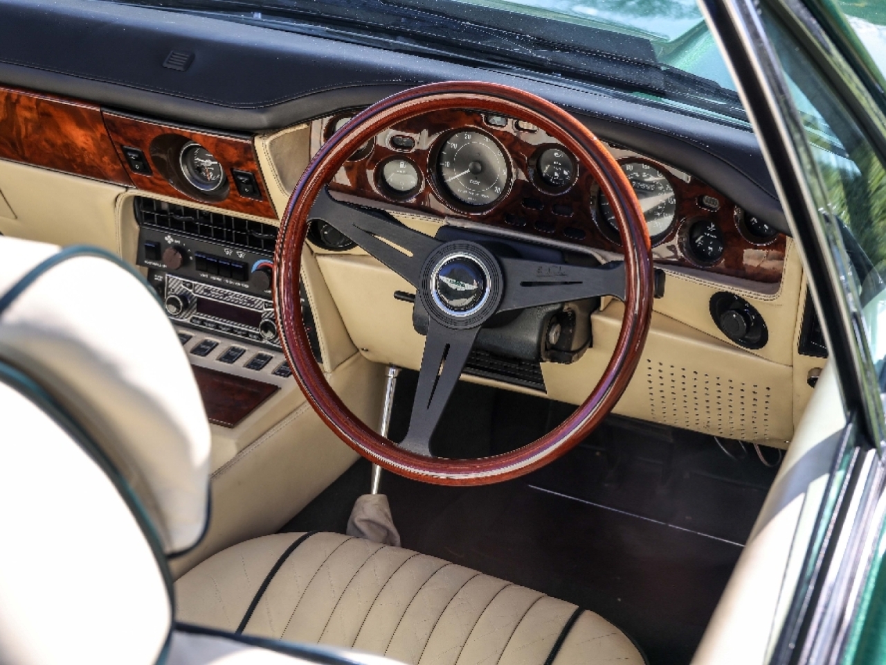 Aston Martin V8 EFI Volante