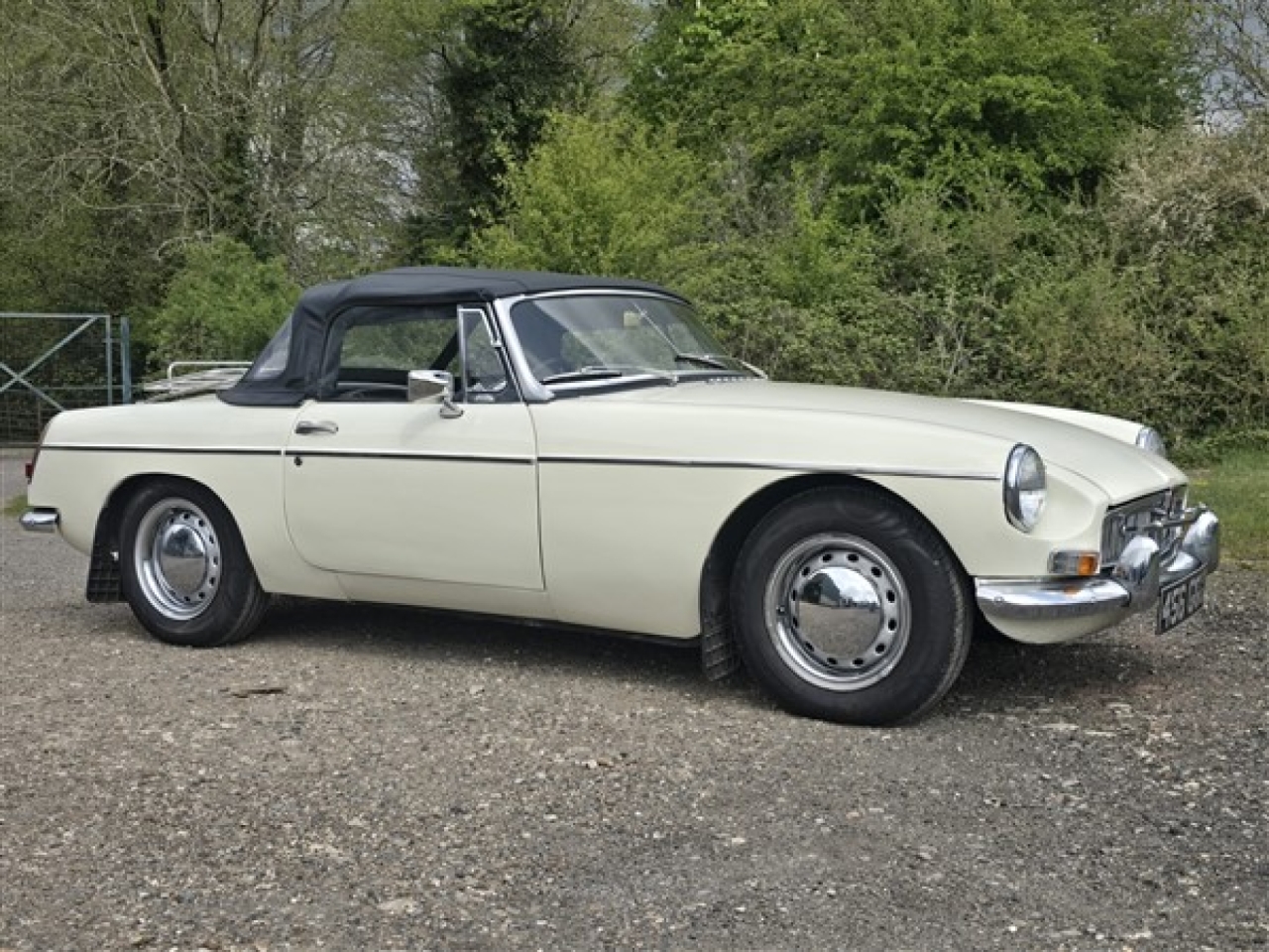 1964 MG B Roadster (Old English White)