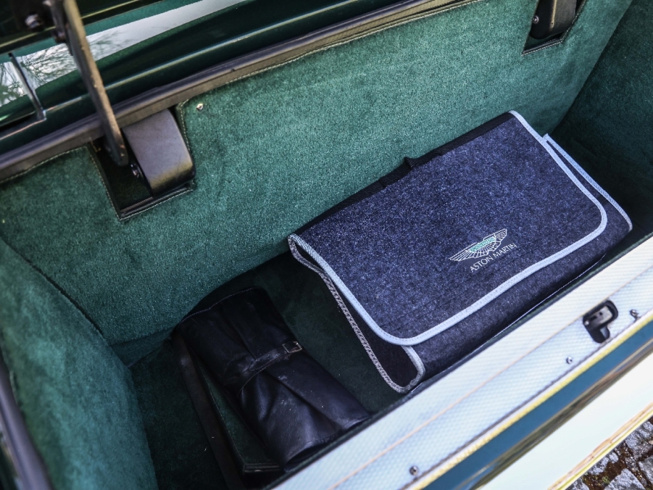 Aston Martin V8 EFI Volante