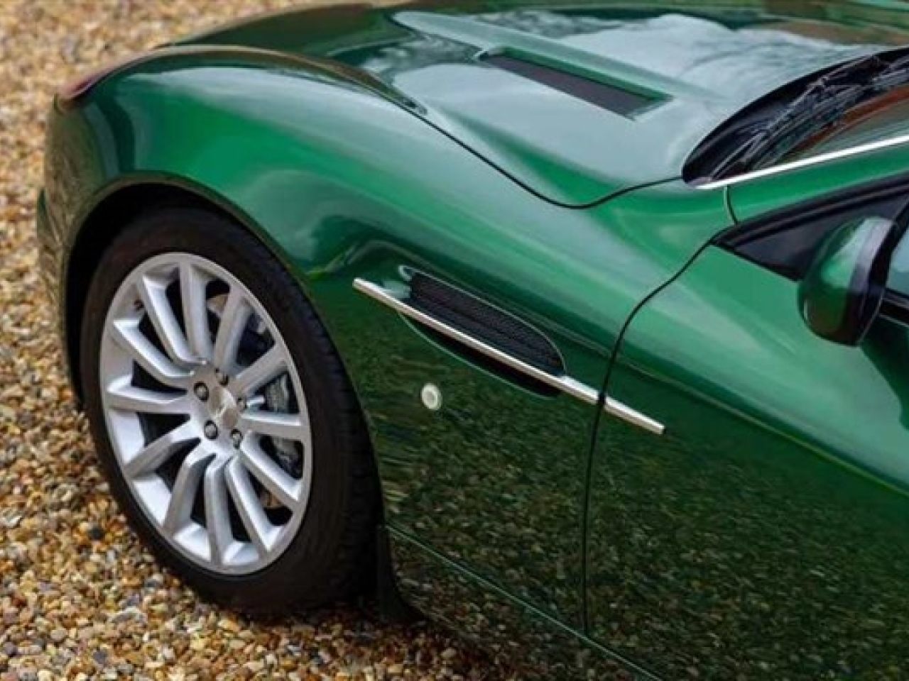 2001 Aston Martin Vanquish V12 (2+2 seating)
