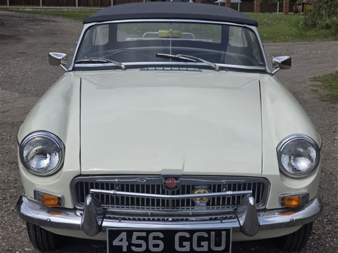 1964 MG B Roadster (Old English White)
