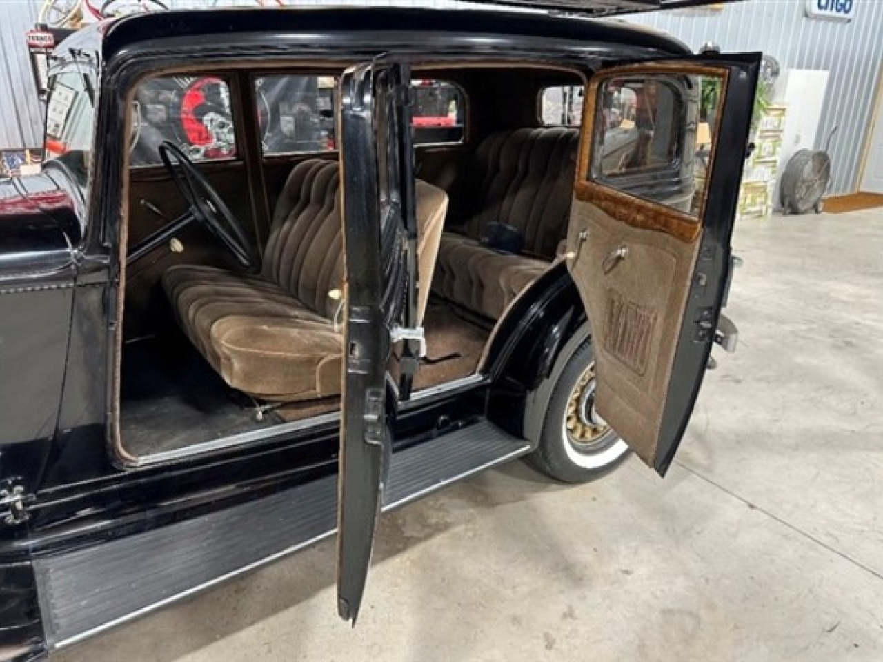 1933 Dodge Deluxe