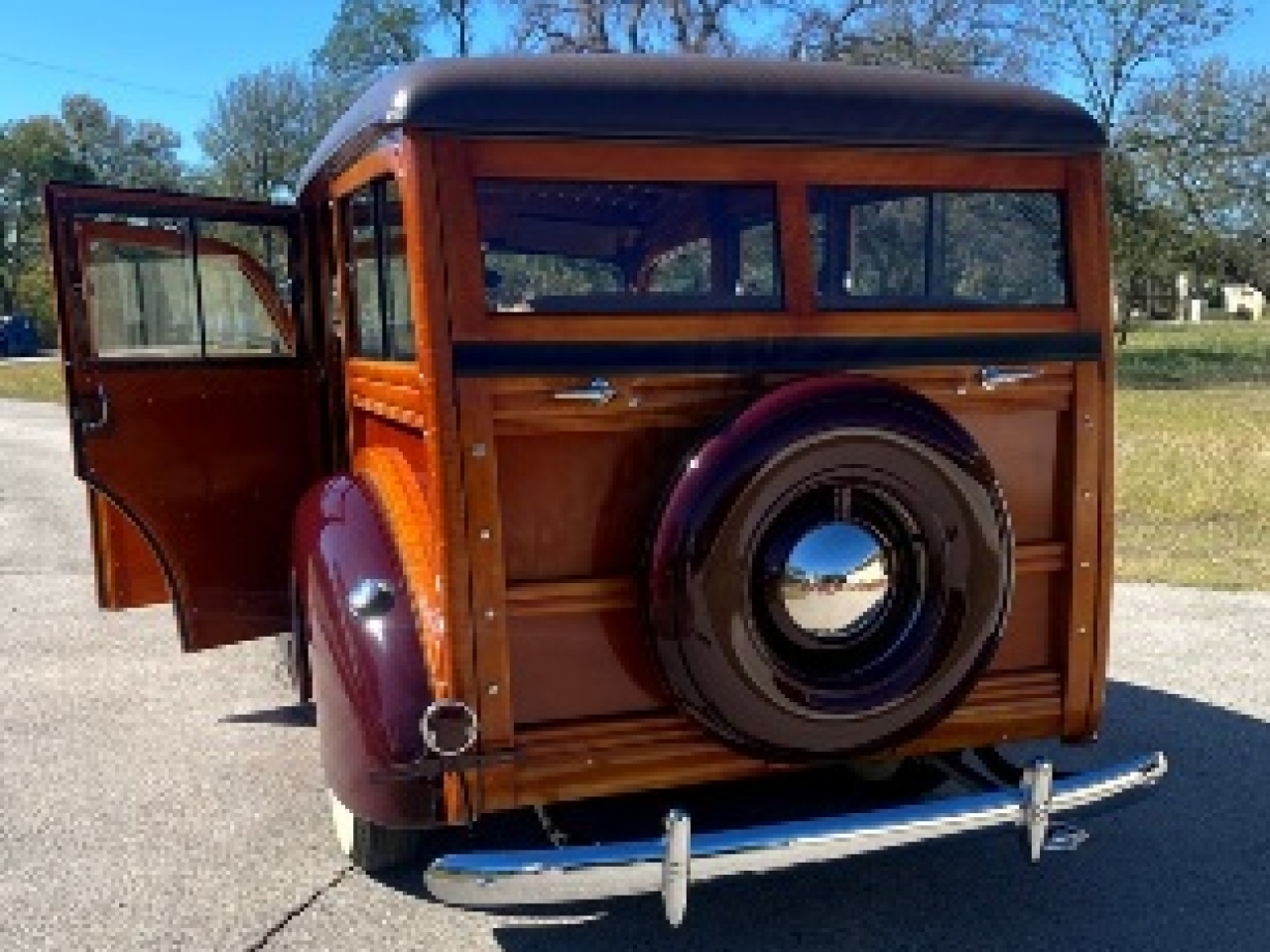 1940 Ford Deluxe Woodie Station Wagon