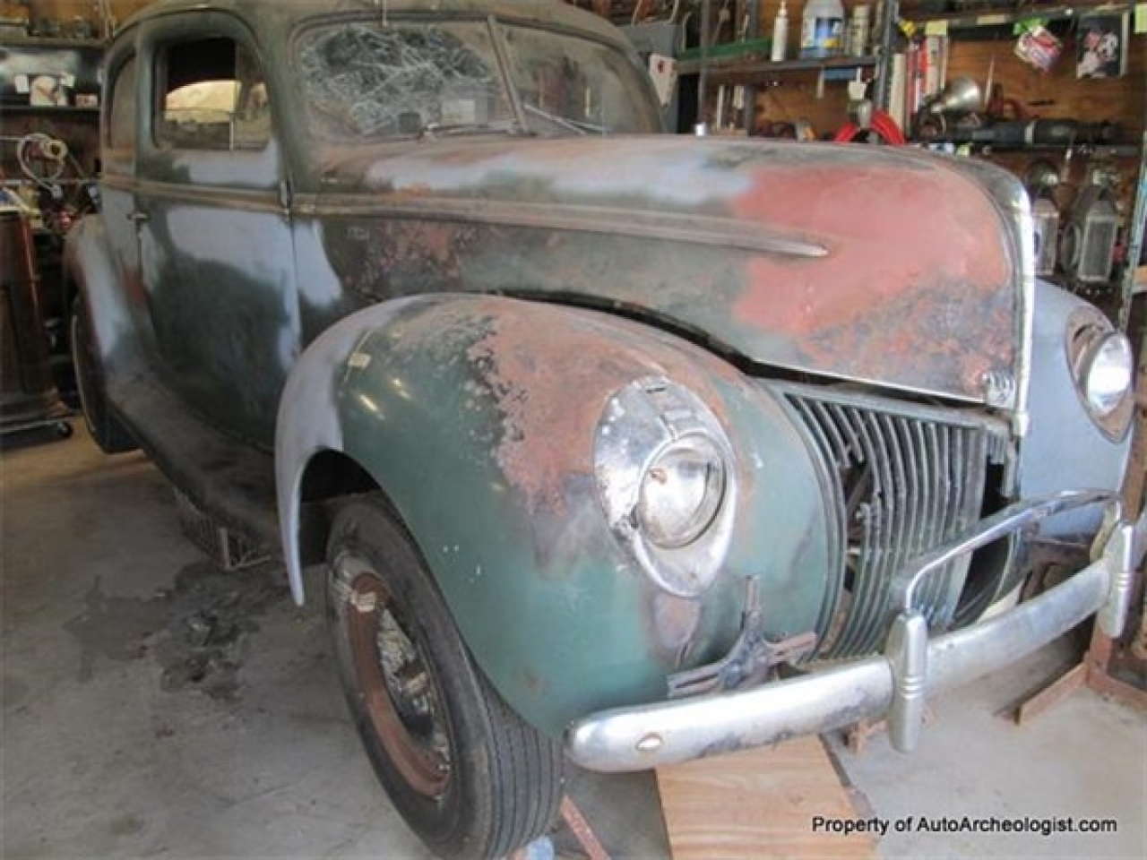 1940 Ford 2-Door Sedan