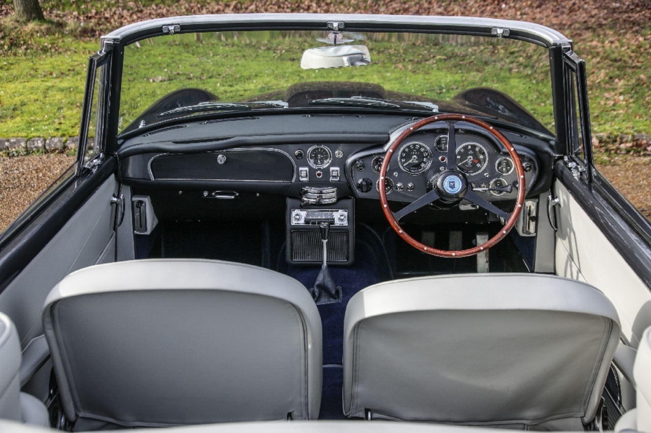 Aston Martin DB6
