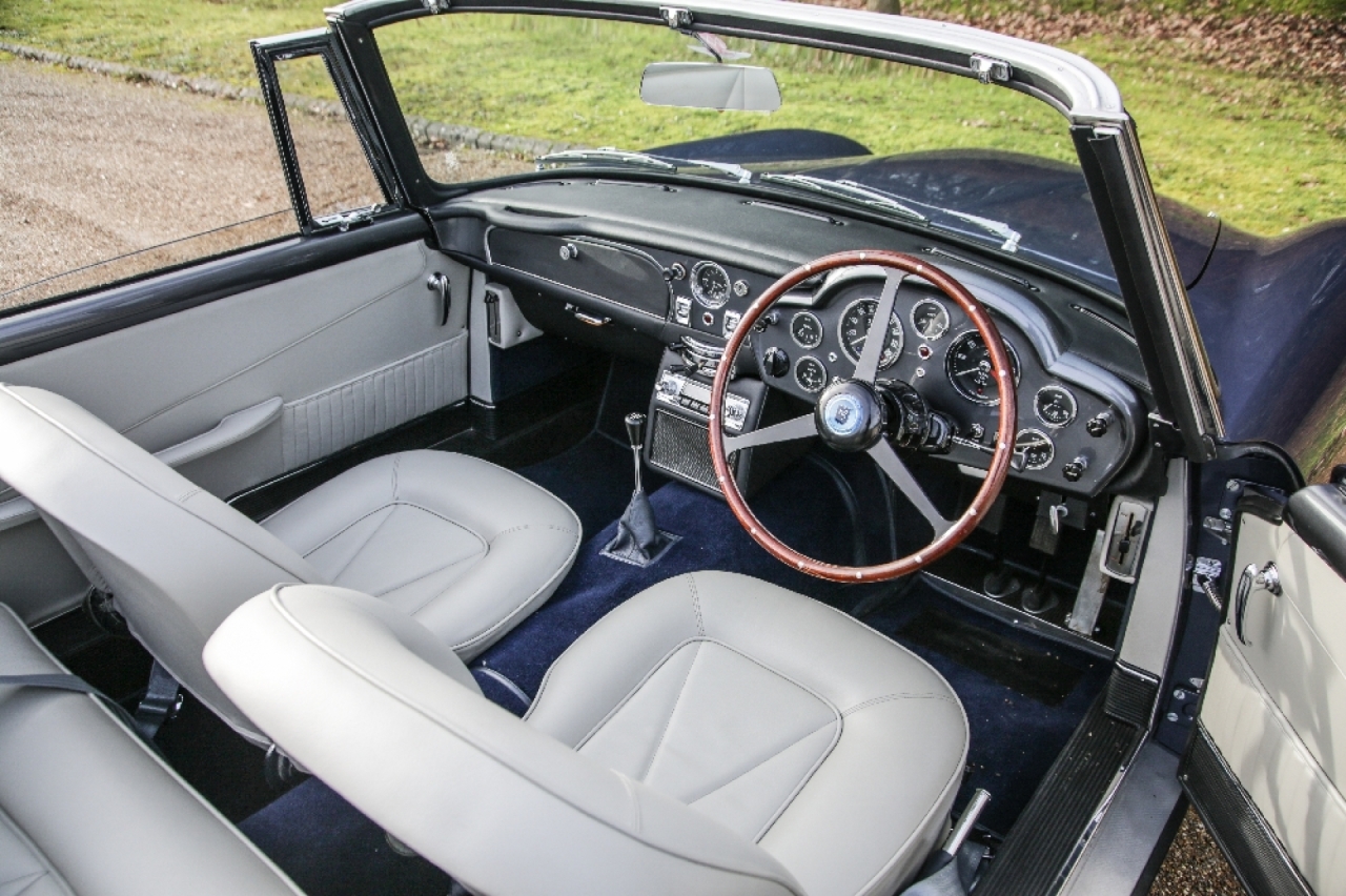Aston Martin DB6