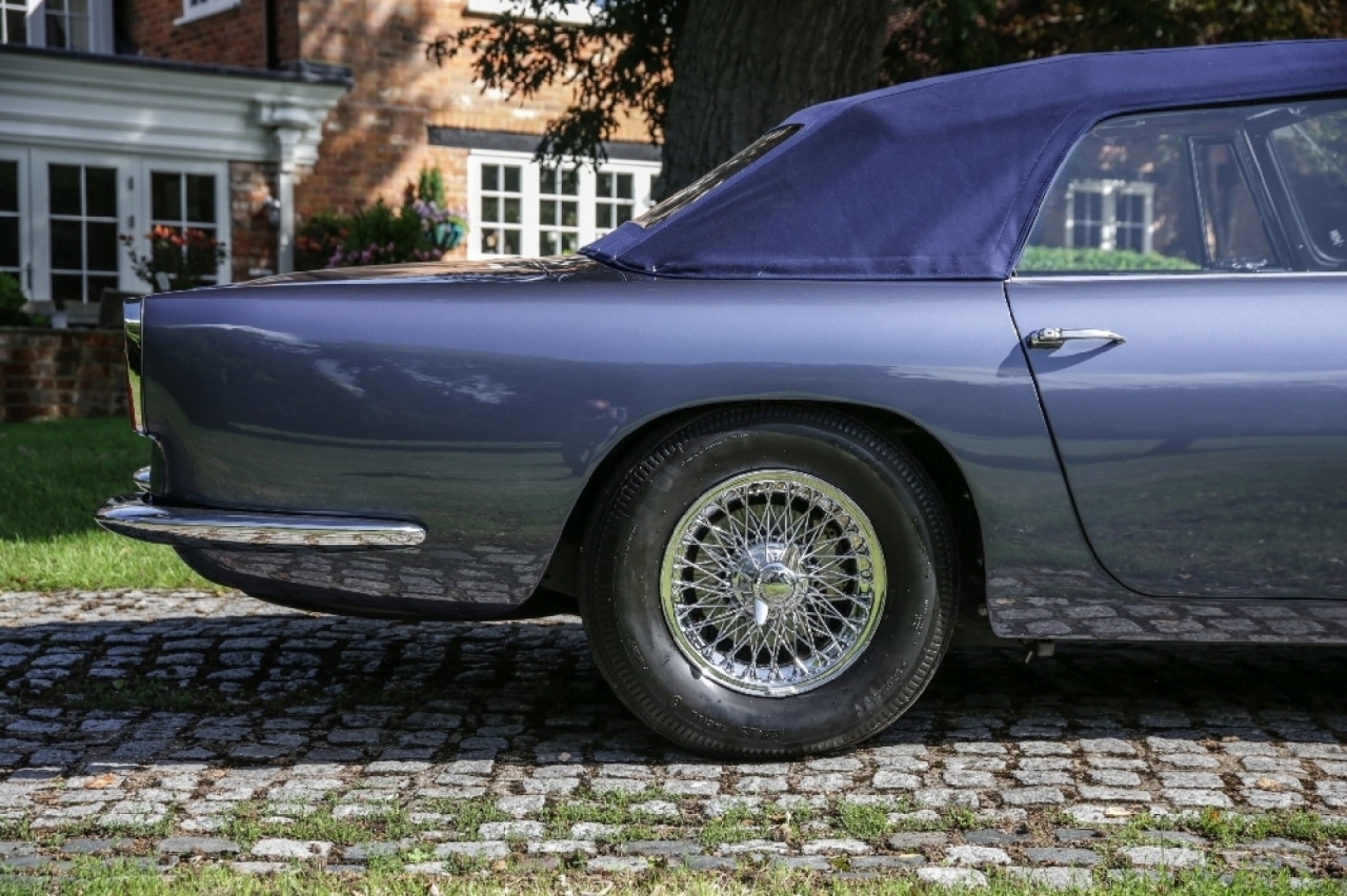 Aston Martin DB6