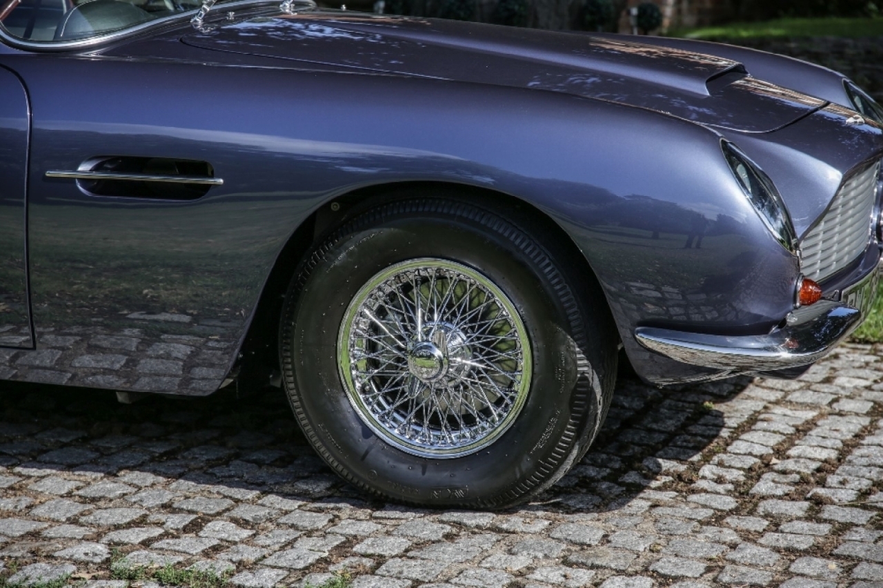 Aston Martin DB6