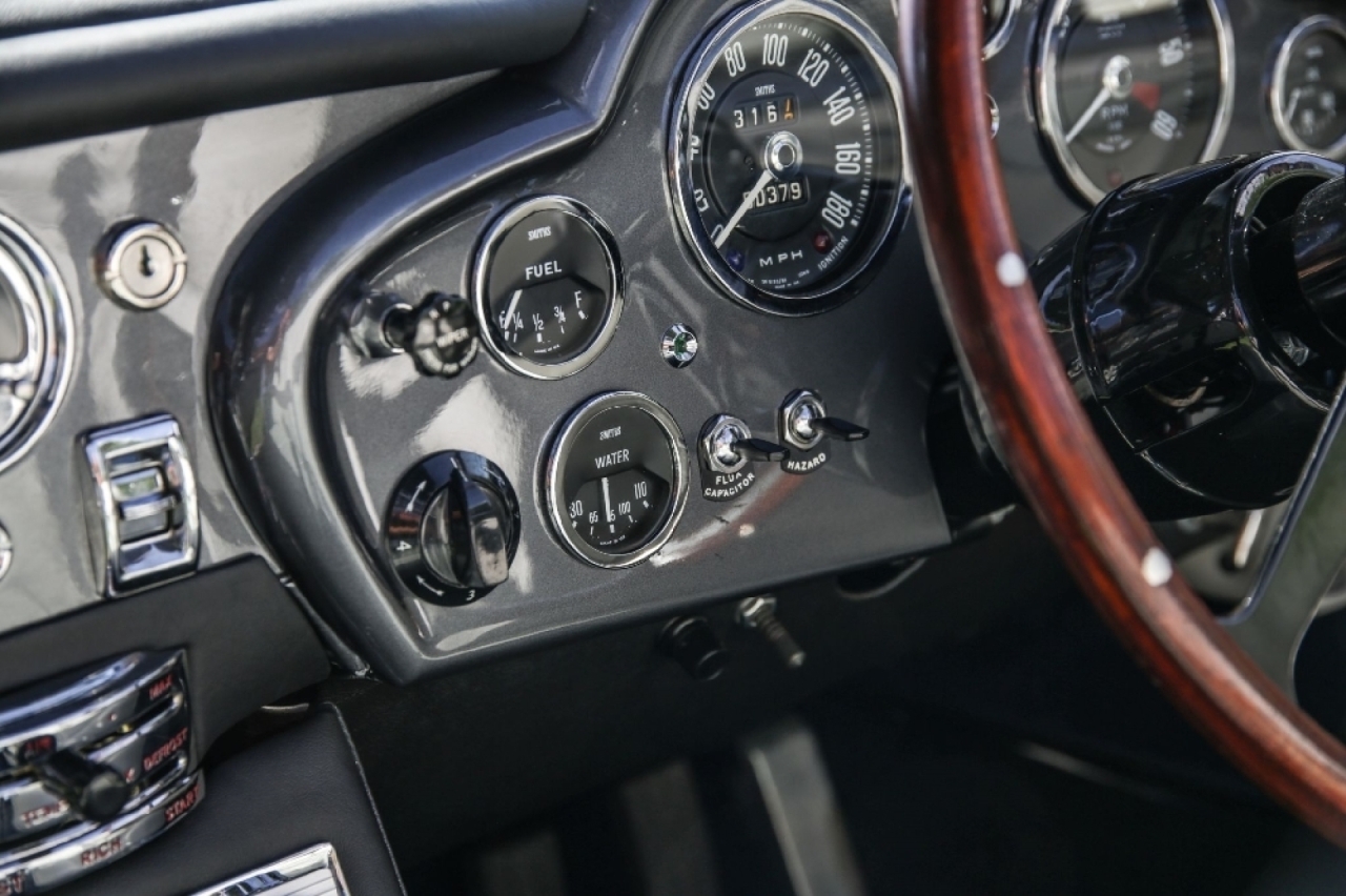 Aston Martin DB6