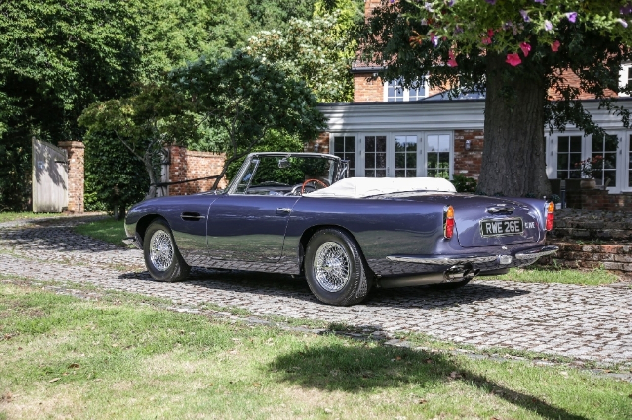 Aston Martin DB6