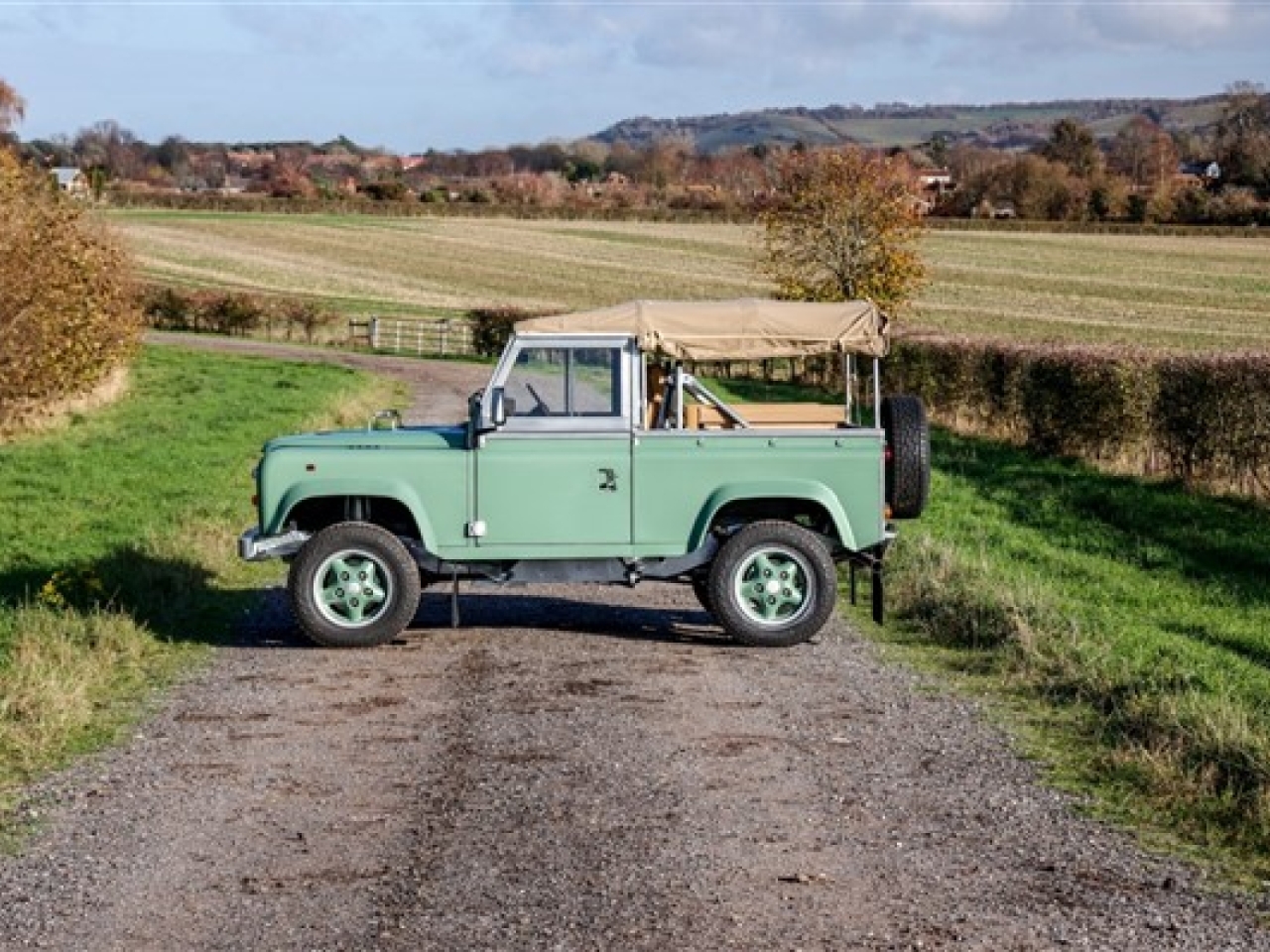 1985 Land Rover C4 90 Heritage 'Hue' Tribute
