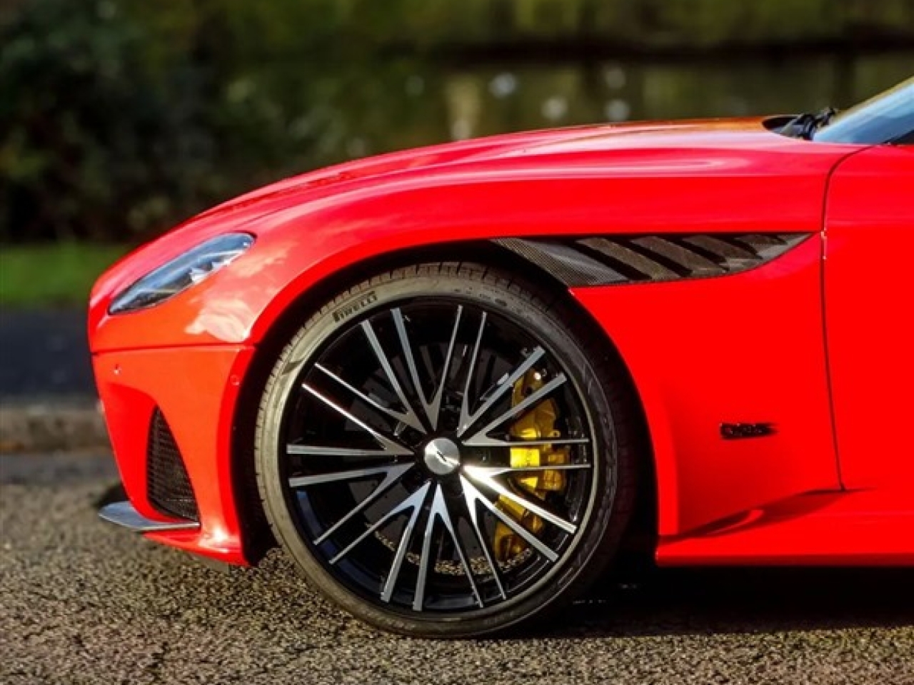 2024(24) Aston Martin DBS