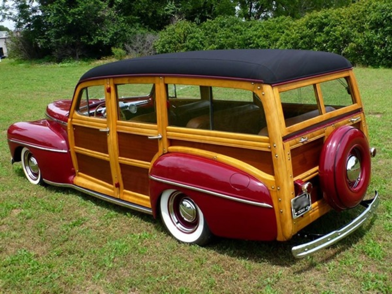 1947 Ford Super Deluxe Woodie Wagon