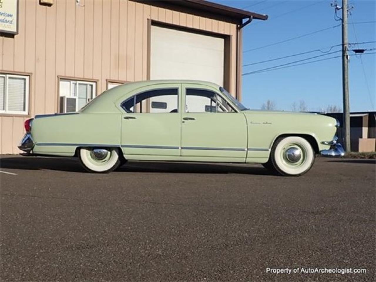 1953 Kaiser Traveler