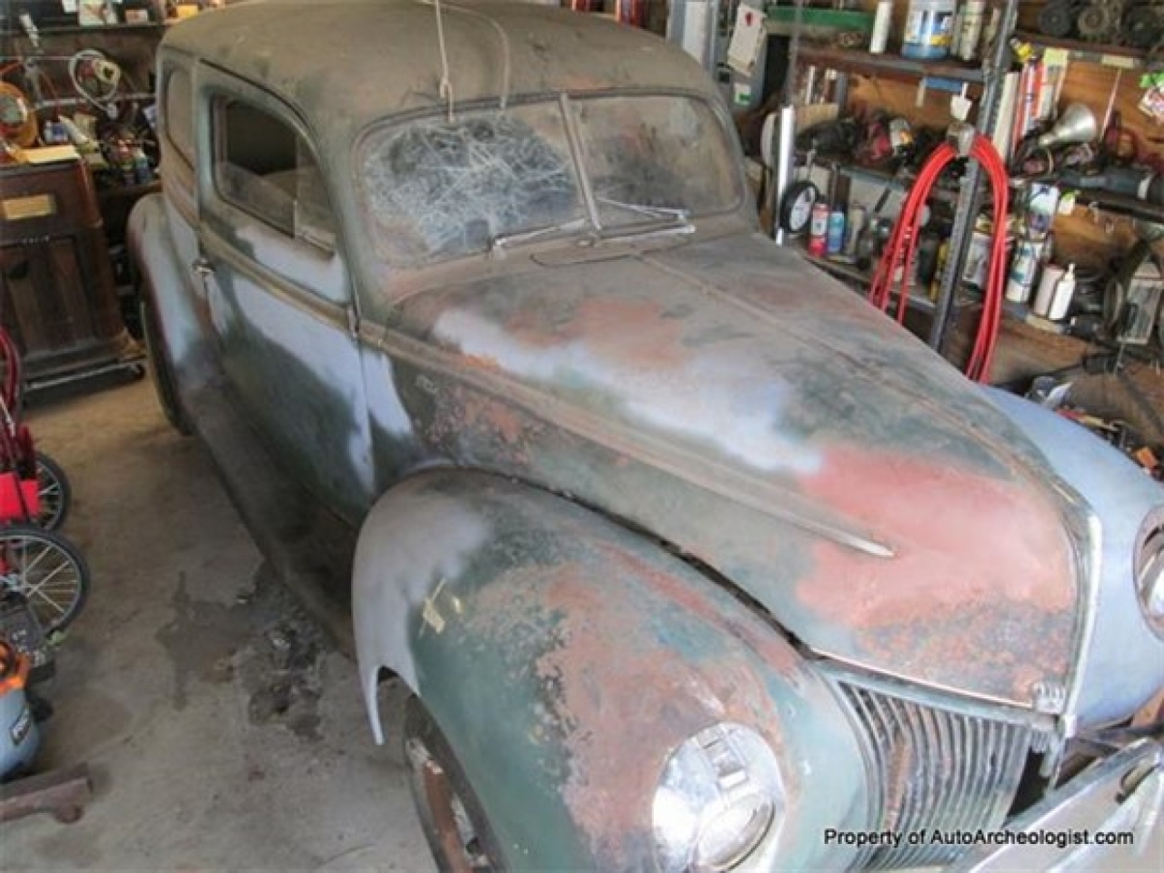 1940 Ford 2-Door Sedan
