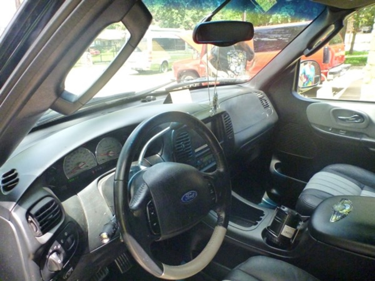 2003 Ford F150 (Harley Davidson Edition)