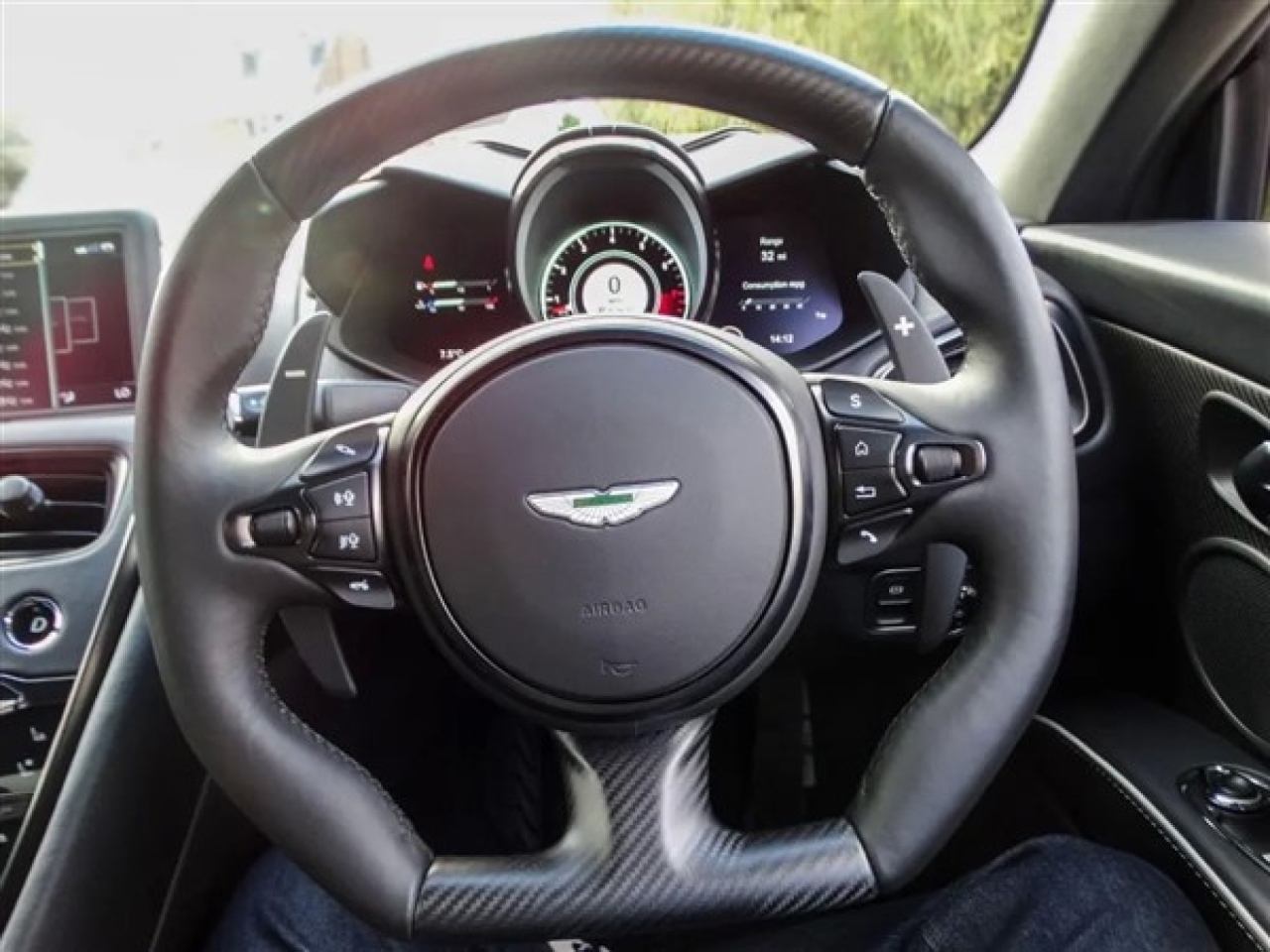 2024(24) Aston Martin DBS