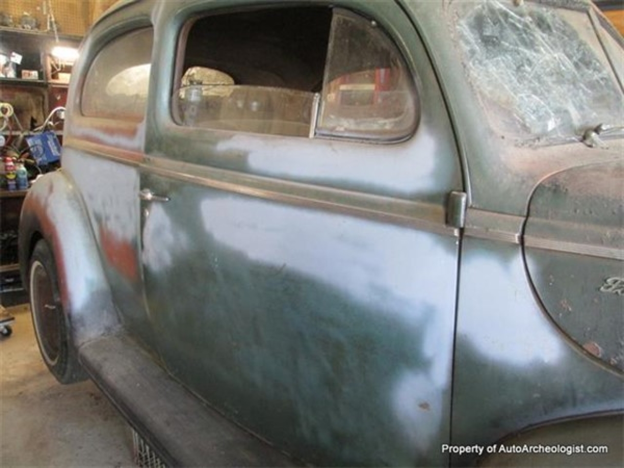 1940 Ford 2-Door Sedan