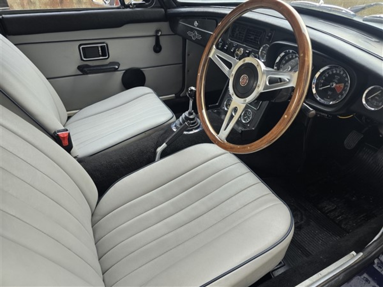 1972 MG B GT (Midnight Blue)